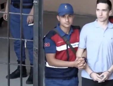 Βίντεο: Η μετάβαση των Ελλήνων αιχμαλώτων στρατιωτικών στο δικαστήριο